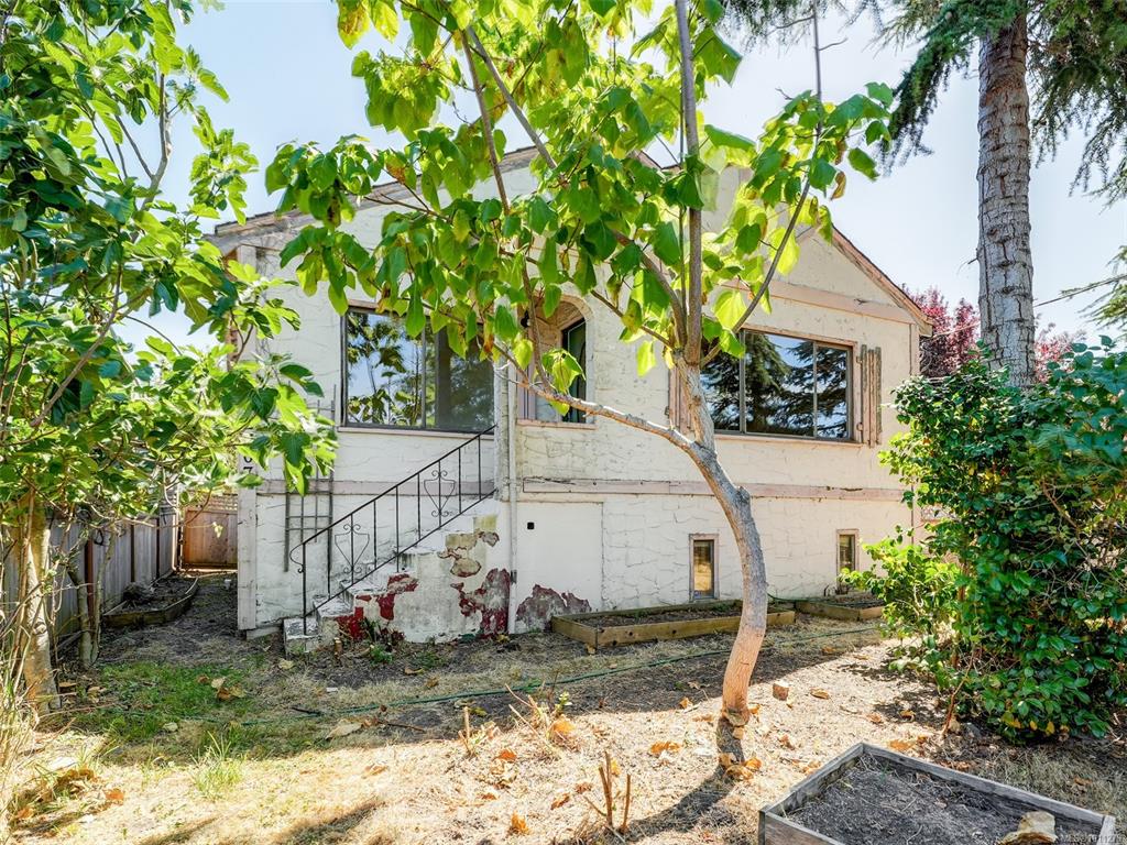 Second View of 2707 Foul Bay Rd, Oak Bay, BC, V8R 5B6