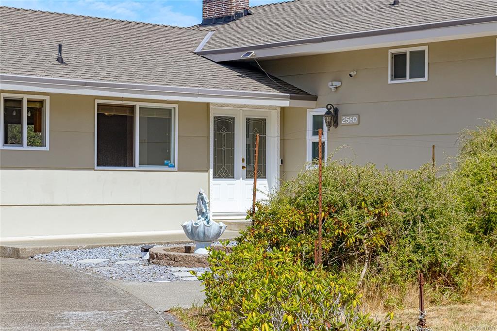 Third View of 2560 Dorset Rd, Oak Bay, BC, V8R 3M7