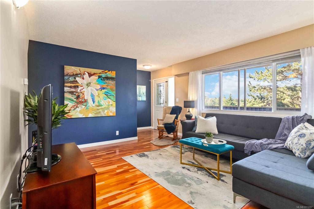 Second View of 3981 Nelthorpe St, Lakeview Place, Saanich, BC, V8X 3Z2