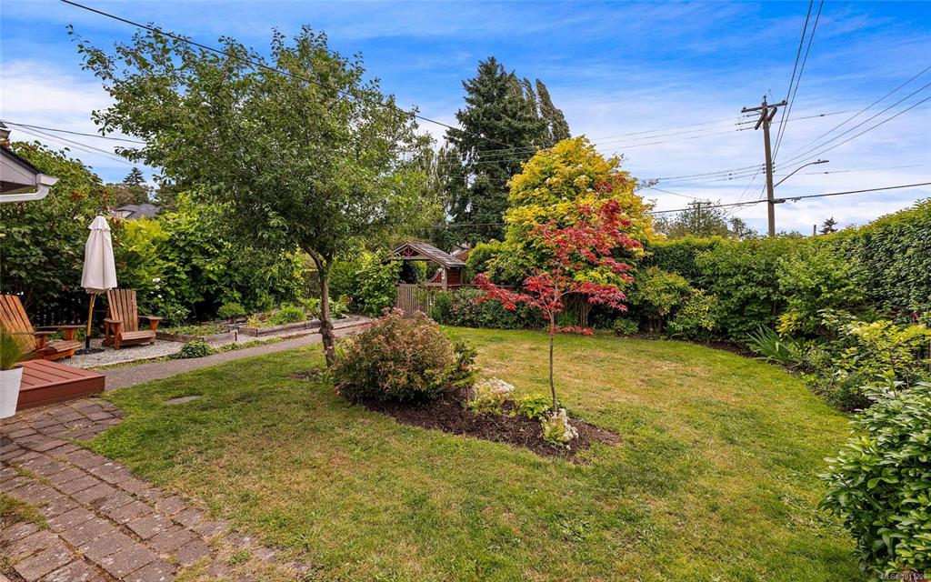 Third View of 2540 Empire St, Victoria, BC, V8T 3M6