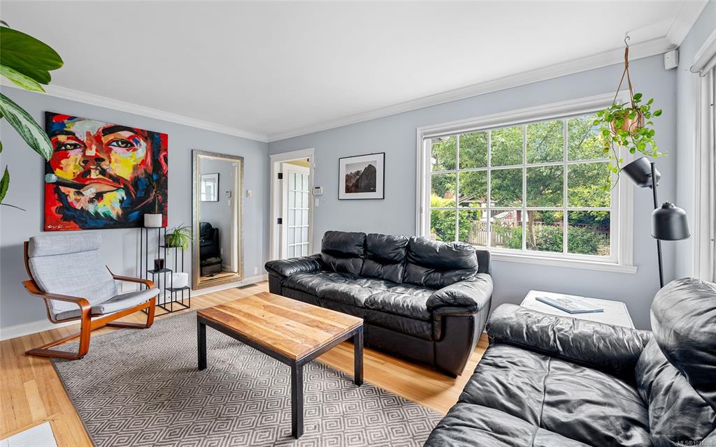 Fifth View of 2540 Empire St, Victoria, BC, V8T 3M6