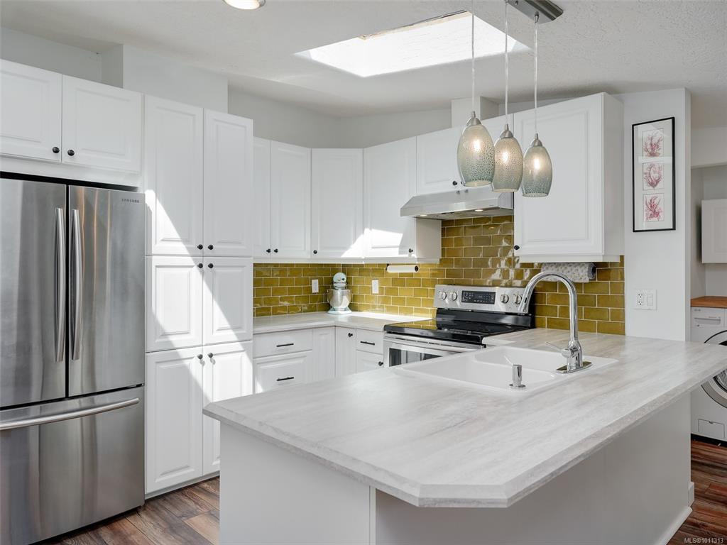 Fourth View of 2551 Prior St, Victoria, BC, V8T 3X5