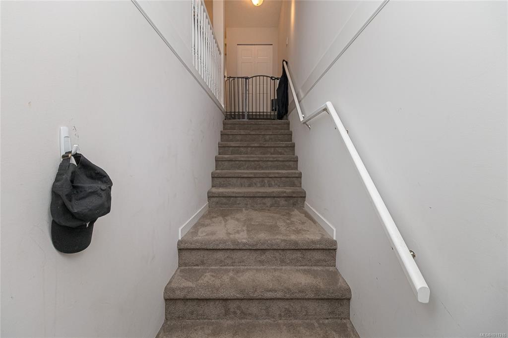 Third View of 1043 Caledonia Ave, Victoria, BC, V8T 1E7