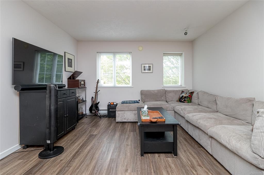 Fourth View of 1043 Caledonia Ave, Victoria, BC, V8T 1E7
