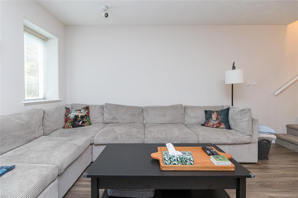 Fifth View of 1043 Caledonia Ave, Victoria, BC, V8T 1E7