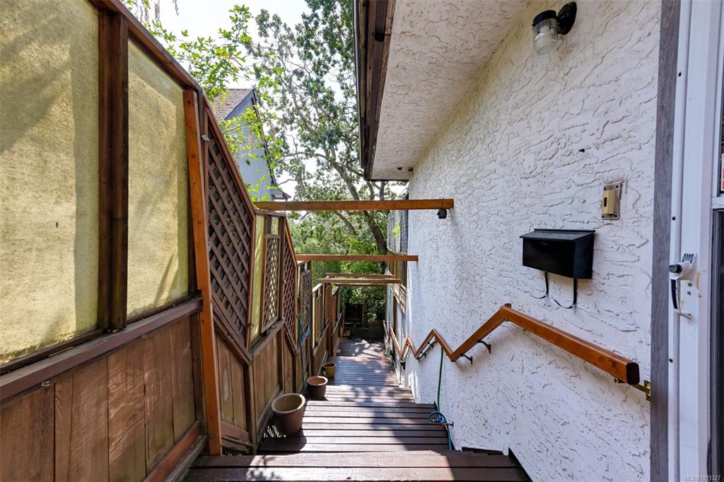 Fifth View of 1360 Merritt St, Victoria, BC, V8X 2P6