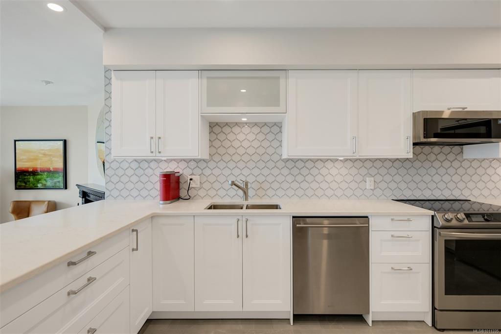 Fourth View of 210 Russell St, Rainbow Estates, Victoria, BC, V9A 3X2