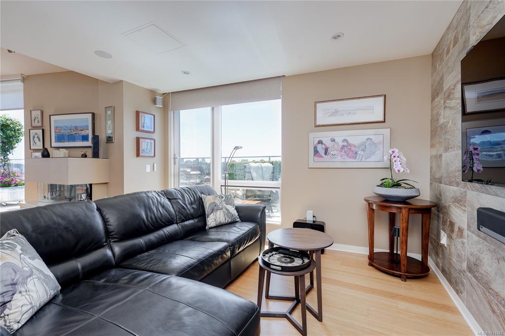 Fifth View of 399 Tyee Rd, Synergy, Victoria, BC, V9A 0A8