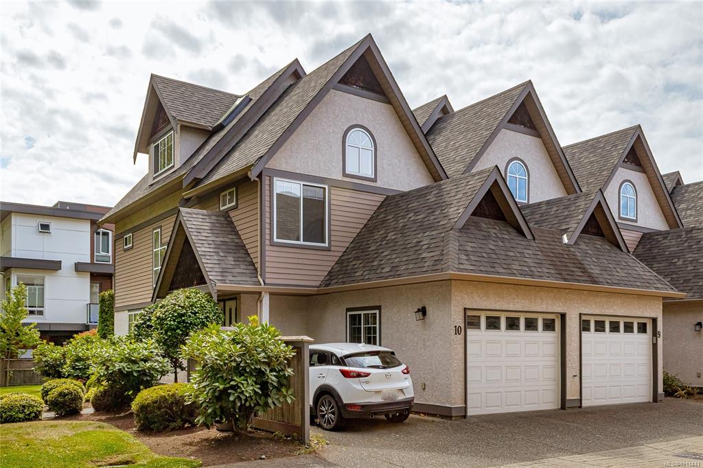 Third View of 2828 Shelbourne St, Victoria, BC, V8R 4M4