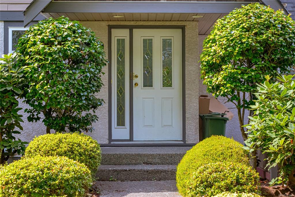Fourth View of 2828 Shelbourne St, Victoria, BC, V8R 4M4