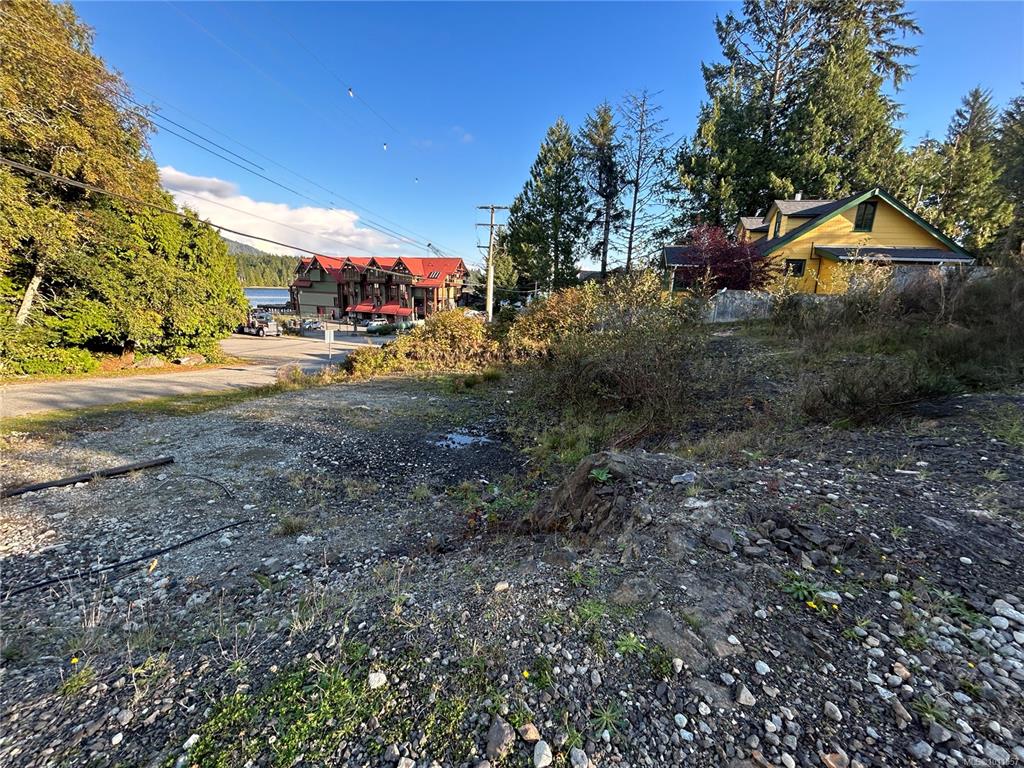 1672 Cedar Rd, 1011557, BC,