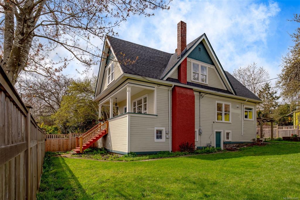 Second View of 302 Victoria Rd, Nanaimo, BC, V9R 4P9