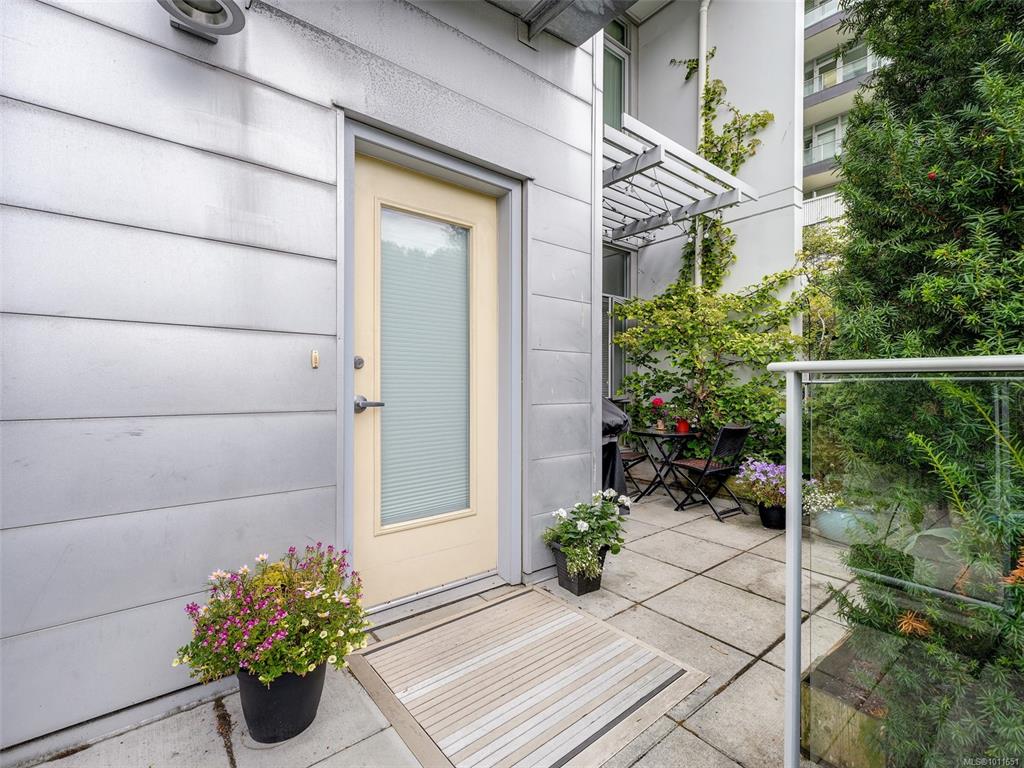 Fourth View of 379 Tyee Rd, Balance, Victoria, BC, V9A 0B4