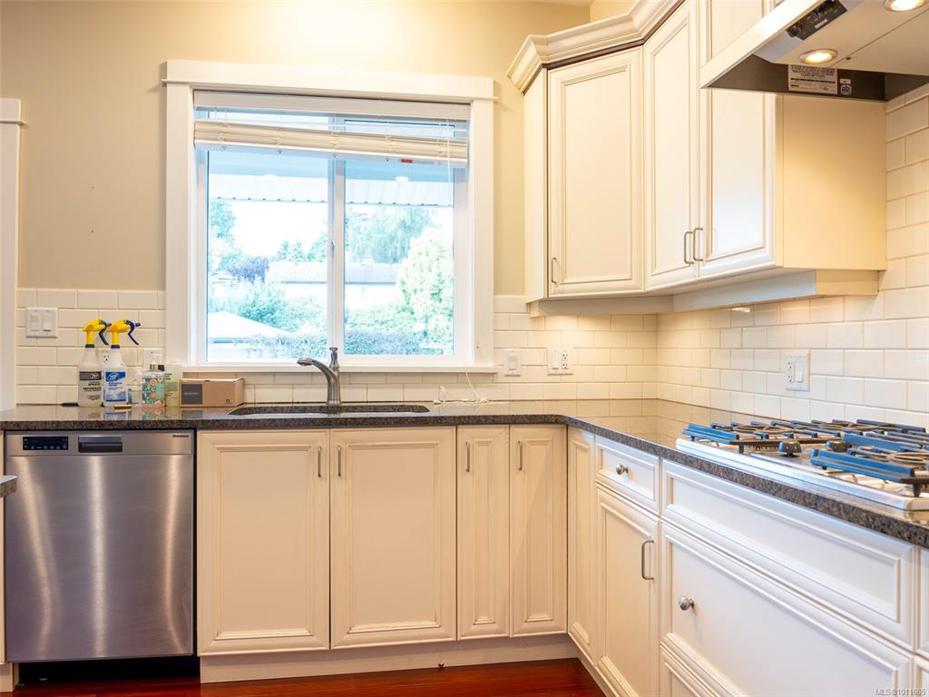 Third View of 1290 Richardson St, Victoria, BC, V8V 3E1