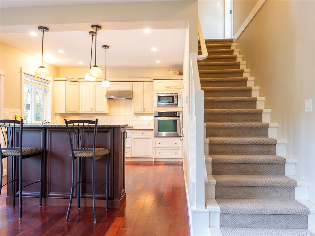 Fifth View of 1290 Richardson St, Victoria, BC, V8V 3E1