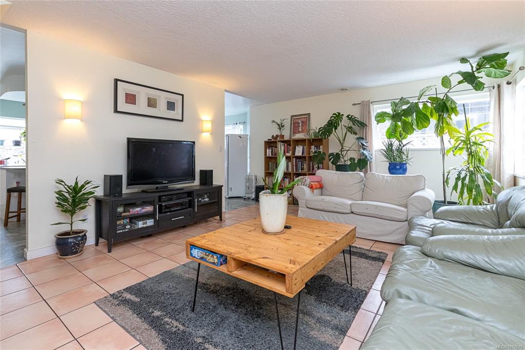 Third View of 1581 Denman St, Victoria, BC, V8R 1X8