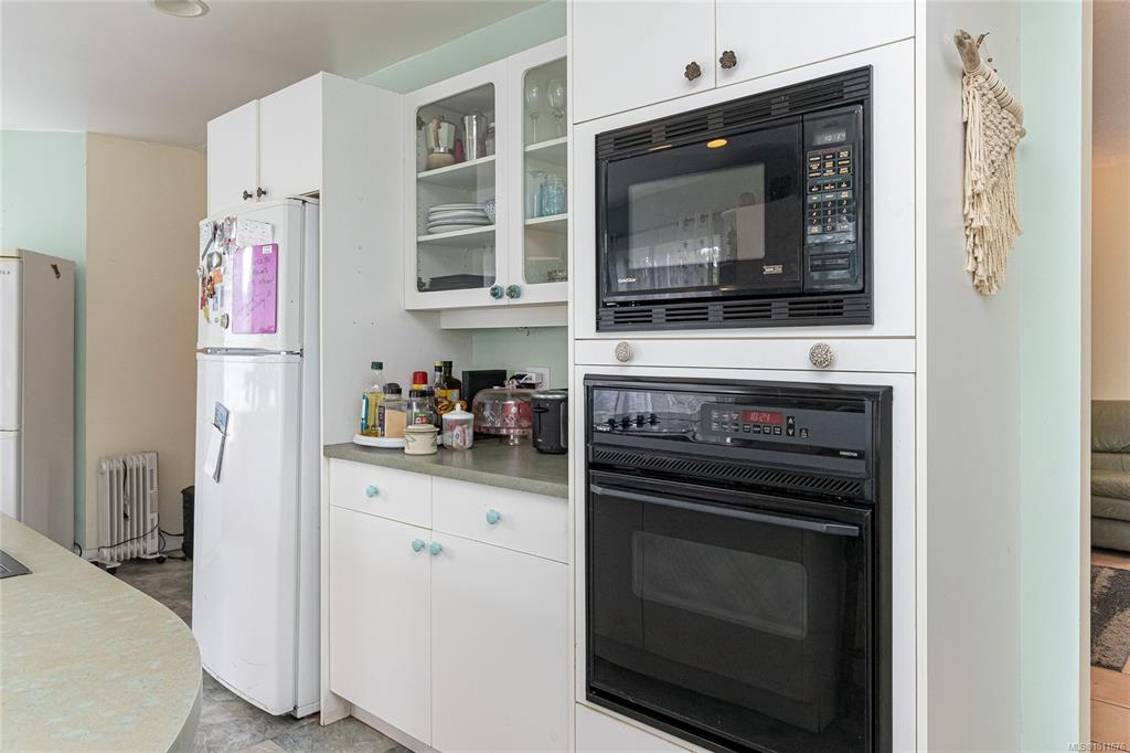 Fifth View of 1581 Denman St, Victoria, BC, V8R 1X8