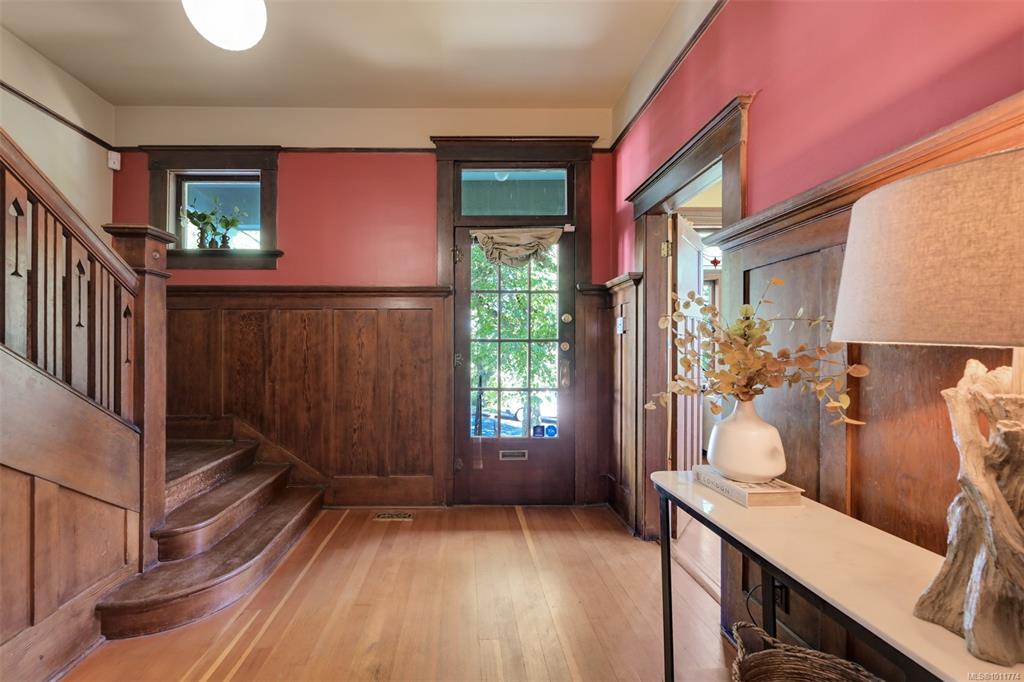 Fifth View of 1609 Gladstone Ave, Victoria, BC, V8R 1S6