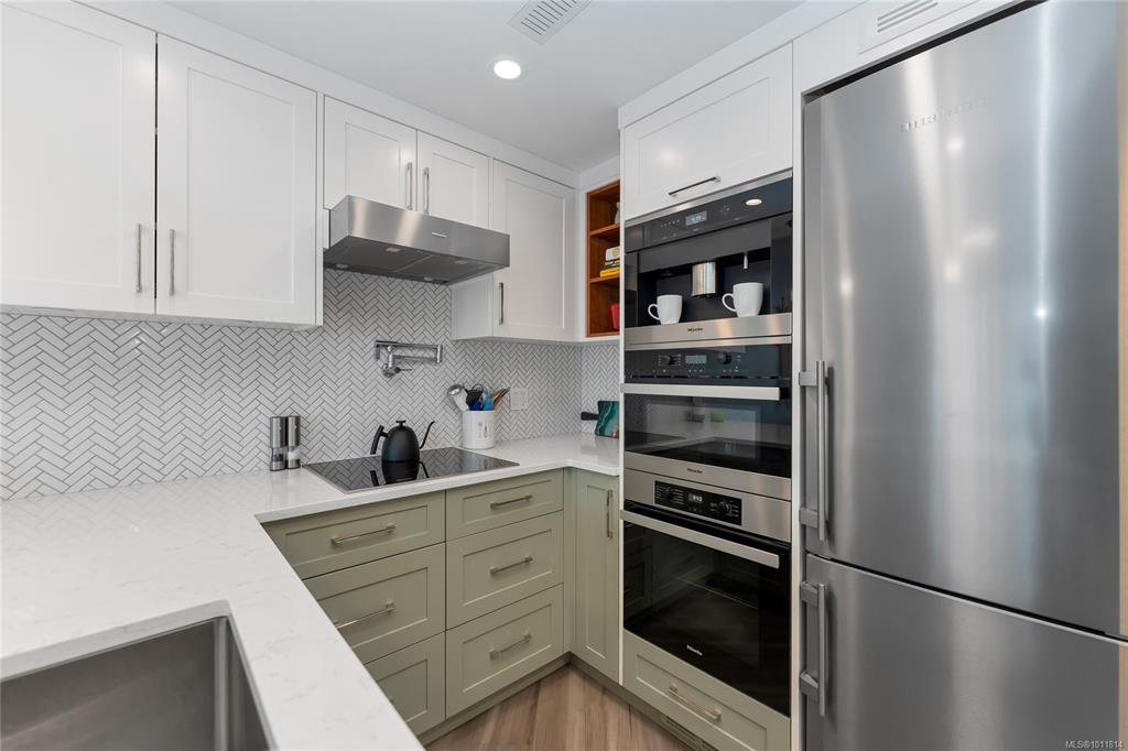 Third View of 930 Yates St, Victoria, BC, V8V 4Z3