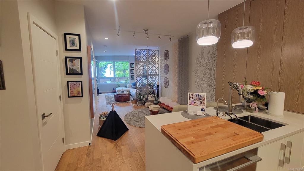 Fourth View of 1201 Fort St, Bellewood Park, Victoria, BC, V8V 0G1