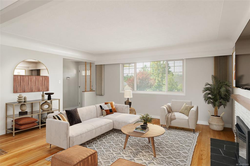 Fifth View of 3223 Doncaster Dr, Saanich, BC, V8P 3V3