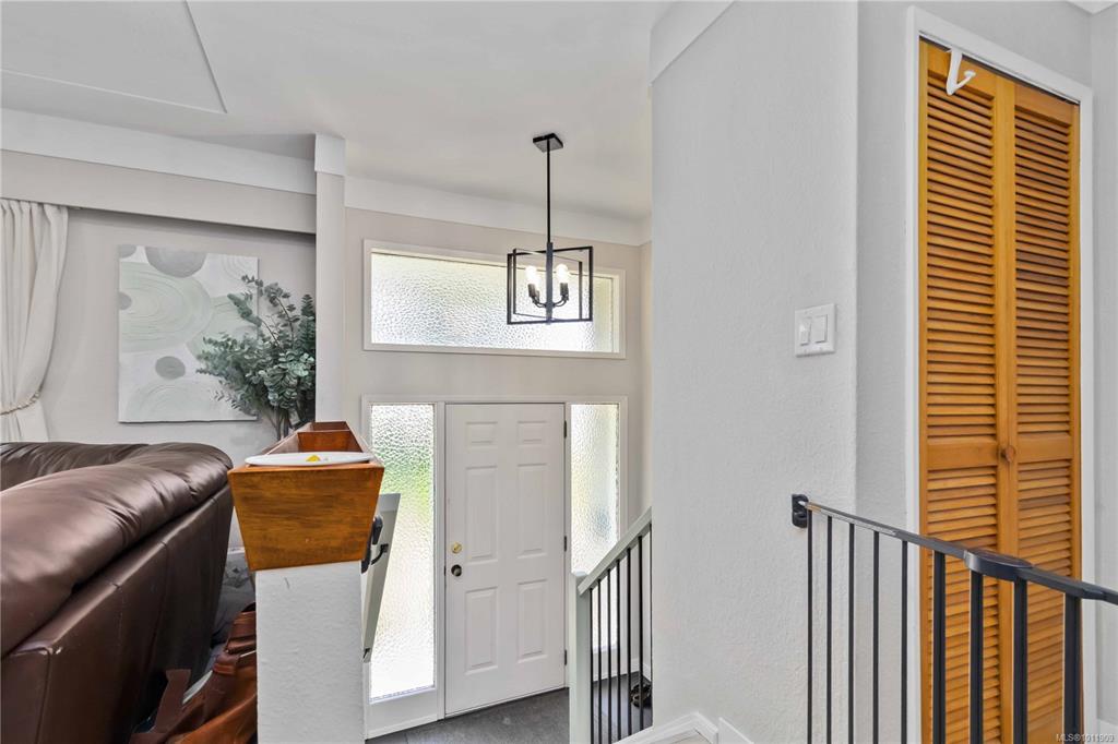 Fifth View of 3700 Raymond St S, Saanich, BC, V8K 4K1