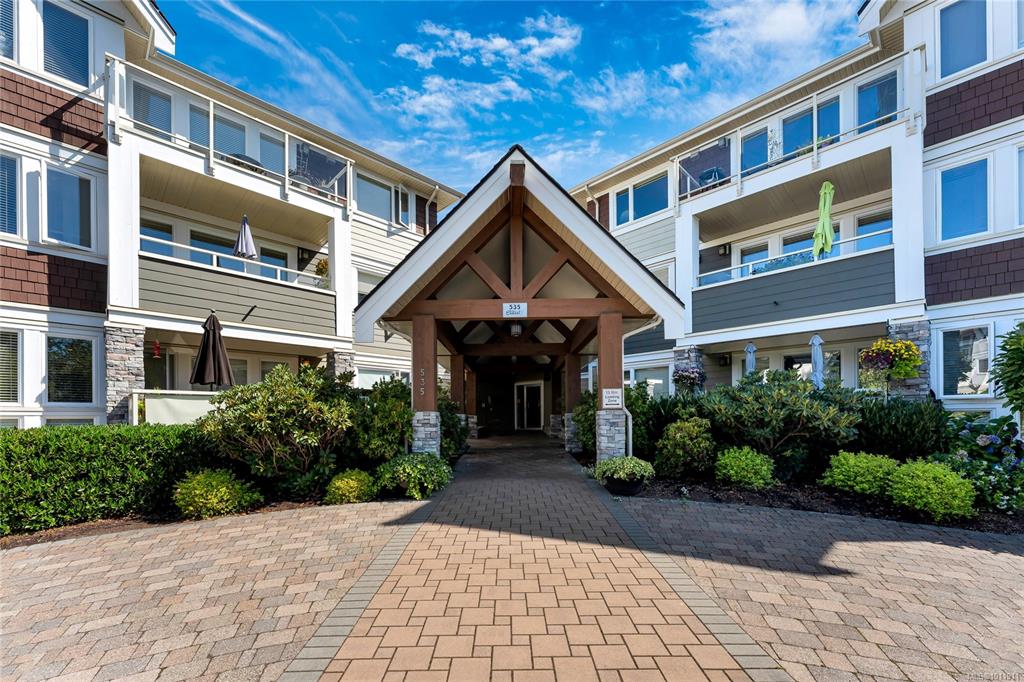 535 Heatherdale Lane, 1011911, BC,