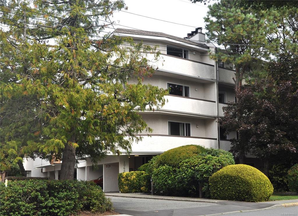 1068 Tolmie Ave, 1011923, BC,