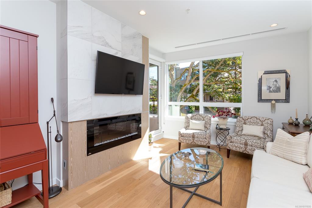 Third View of 1201 Fort St, Victoria, BC, V8V 3L1