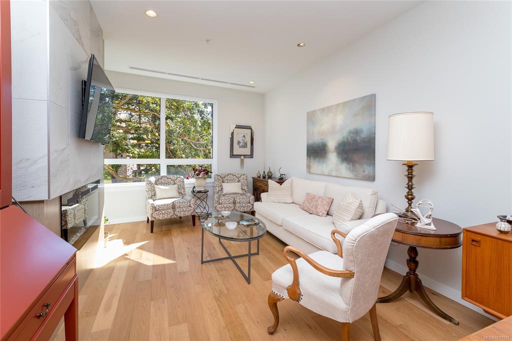 Fourth View of 1201 Fort St, Victoria, BC, V8V 3L1