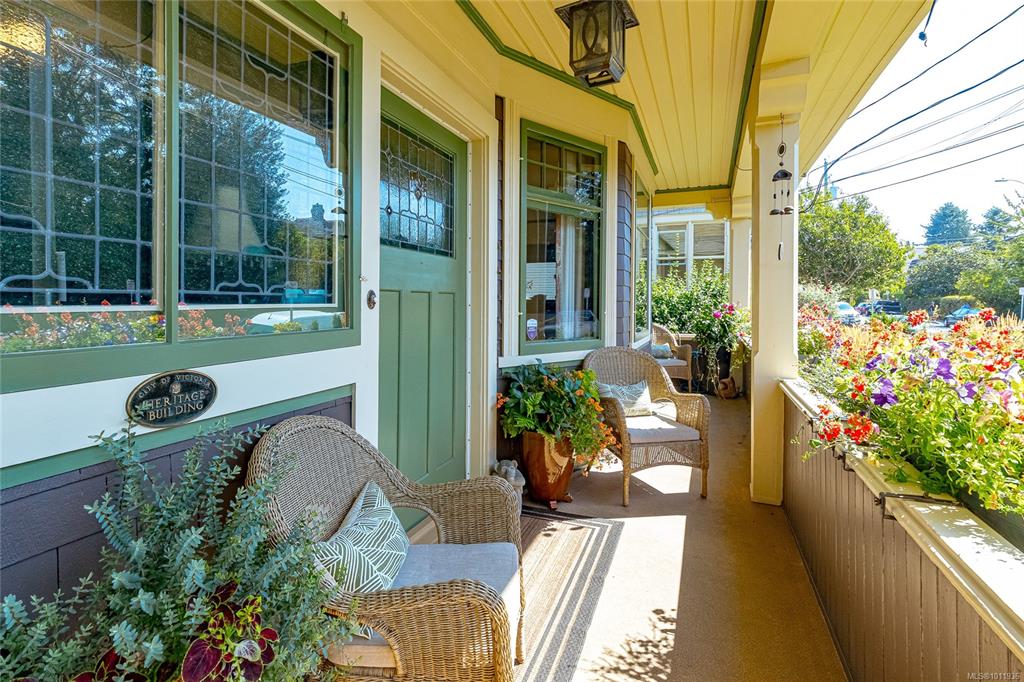 Third View of 606 Niagara St, Victoria, BC, V8V 1H9