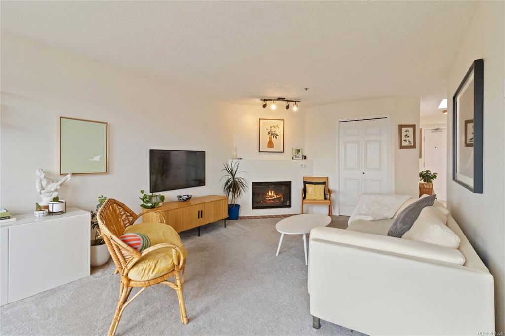 Fourth View of 545 Manchester Rd, Hampton Court, Victoria, BC, V8T 5H6