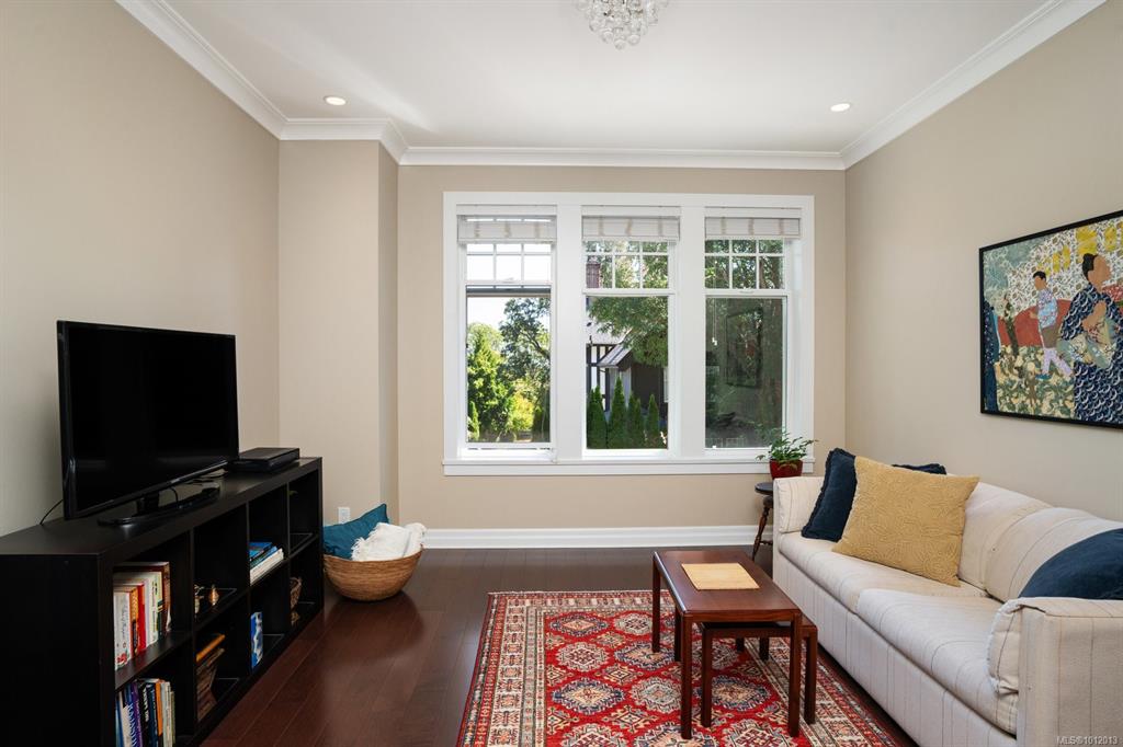 Fifth View of 1770 Rockland Ave, Victoria, BC, V8S 1X2