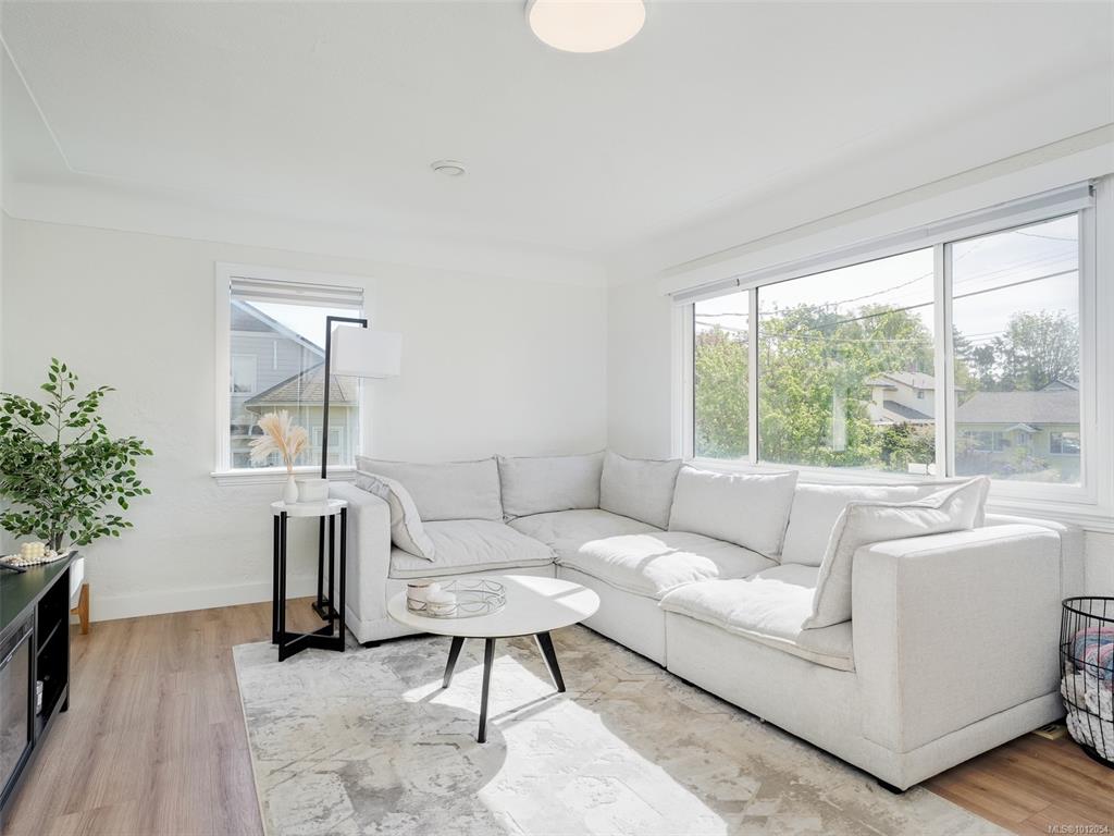 Fourth View of 2962 Millgrove St, Saanich, BC, V9A 1X3
