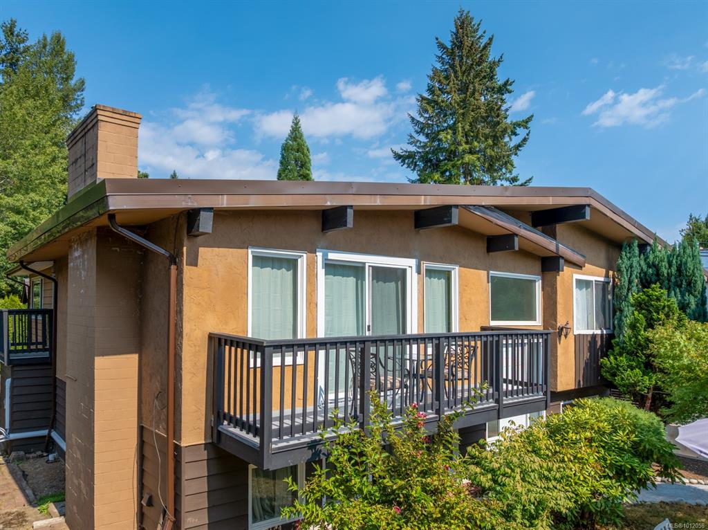 220 Urquhart Ave, 1012058, BC,
