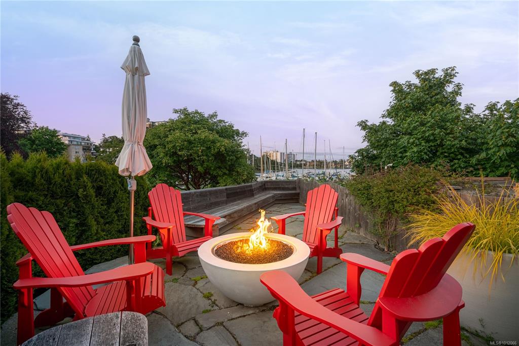Fourth View of 485 Head St, Esquimalt, BC, V9A 5S1