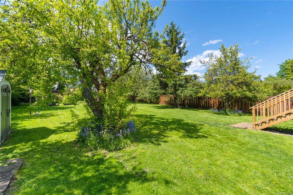 Fourth View of 221 Eaton St, Nanaimo, BC, V9R 4Y5