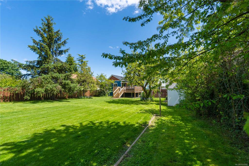 Fifth View of 221 Eaton St, Nanaimo, BC, V9R 4Y5