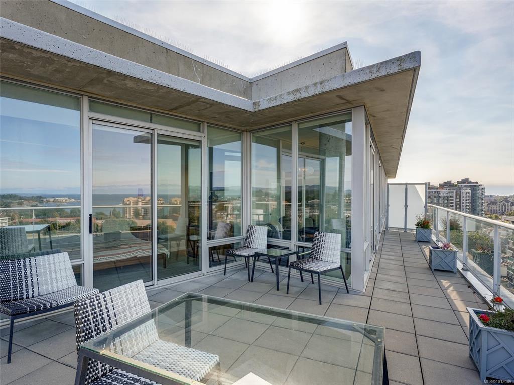 Third View of 160 Wilson St, Victoria, BC, V9A 7P9