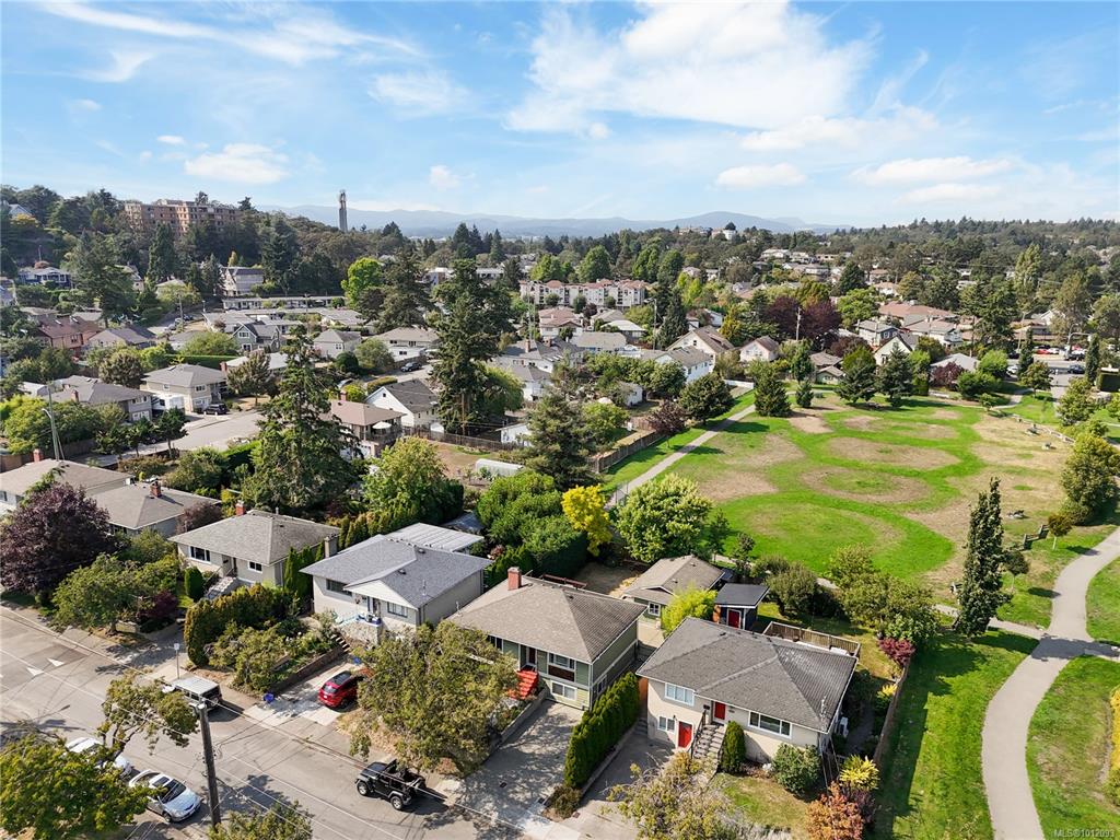 Fifth View of 1468 Stroud Rd, Victoria, BC, V8T 2K9