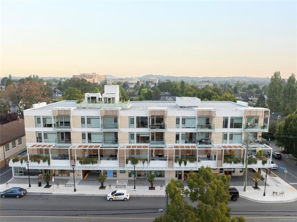 Second View of 1916 Oak Bay Ave, Redfern, Victoria, BC, V8R 1C7