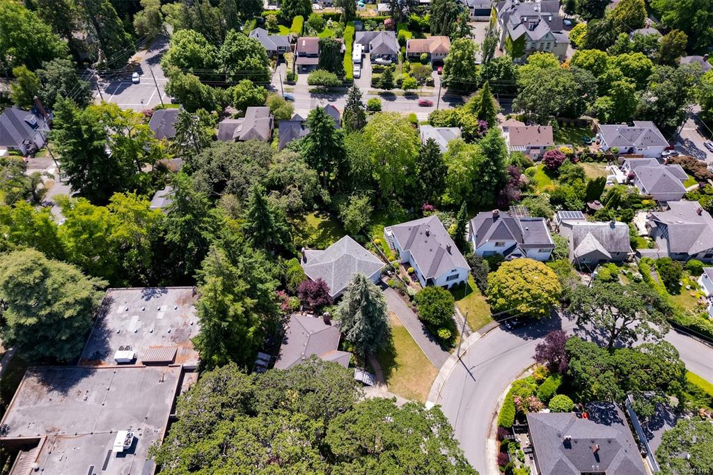 Fourth View of 1033 Pentrelew Pl, Victoria, BC, V8V 4J5