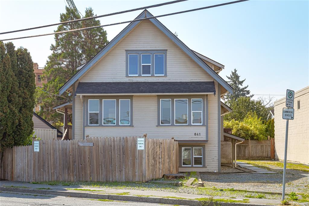 Third View of 841 Viewfield Rd, Esquimalt, BC, V9A 4V2