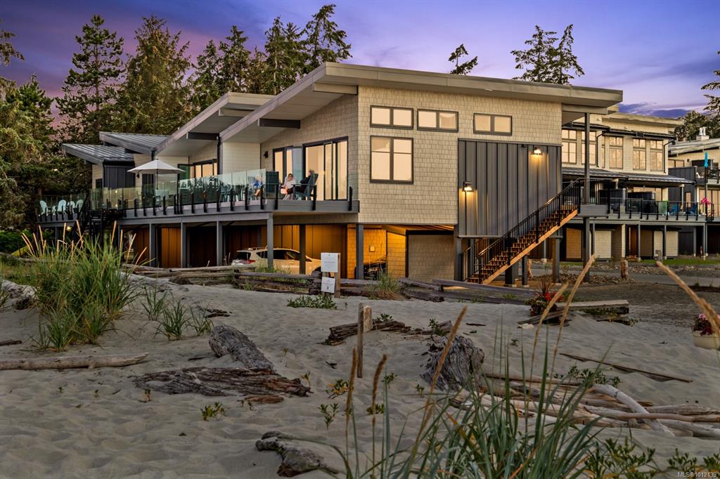 9022 Clarkson Ave, 1012139, BC,