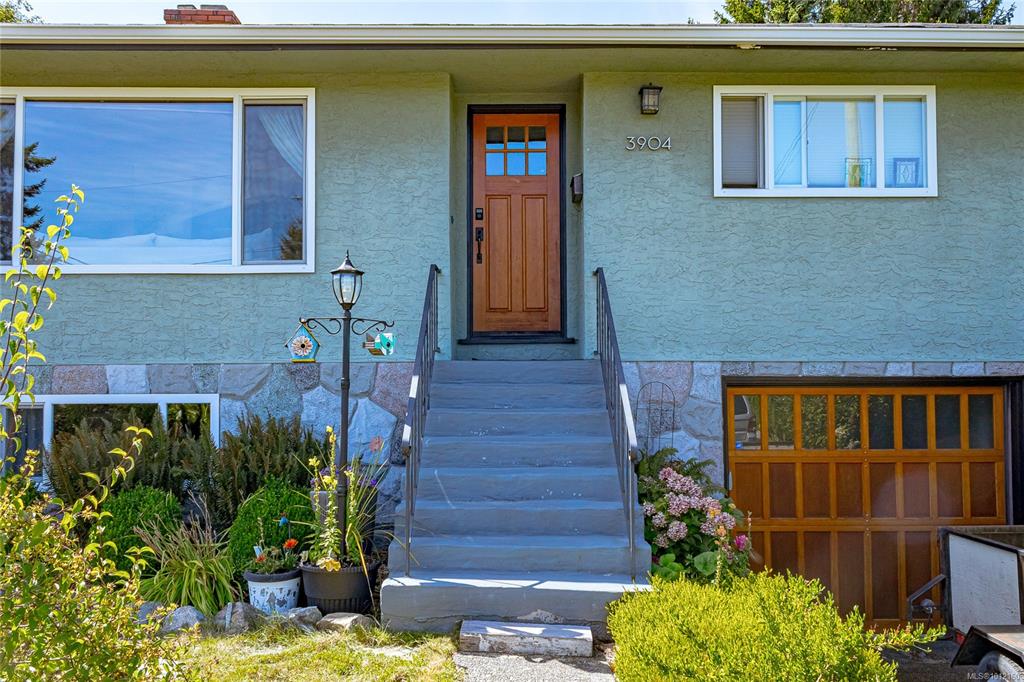 Third View of 3904 Anton St, Saanich, BC, V8Z 4M3