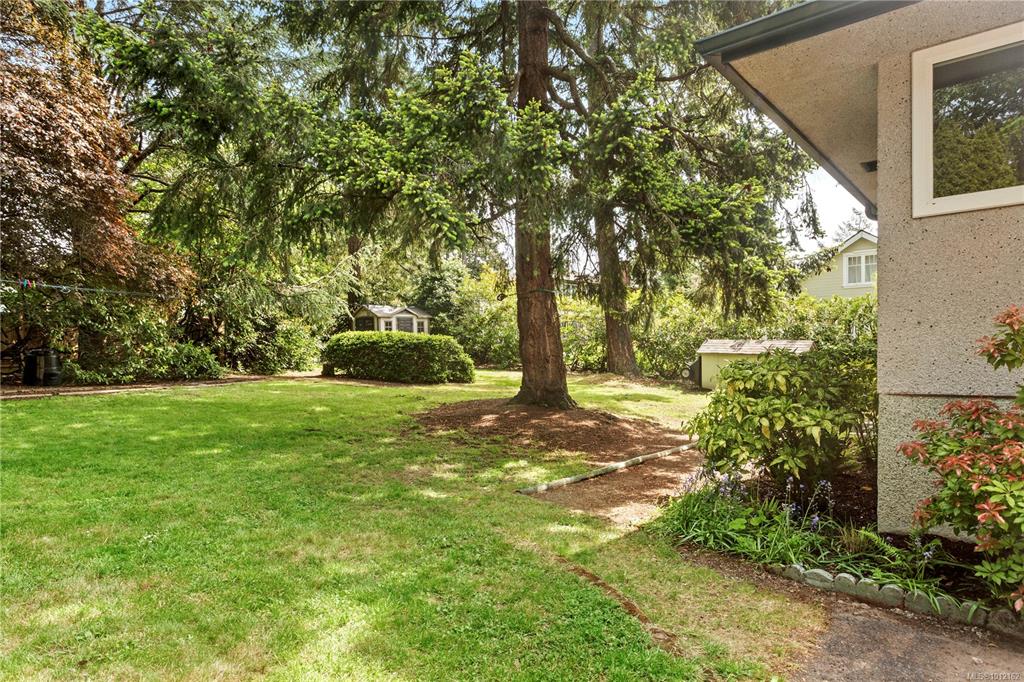 Third View of 164 Island Hwy, View Royal, BC, V9B 1G2