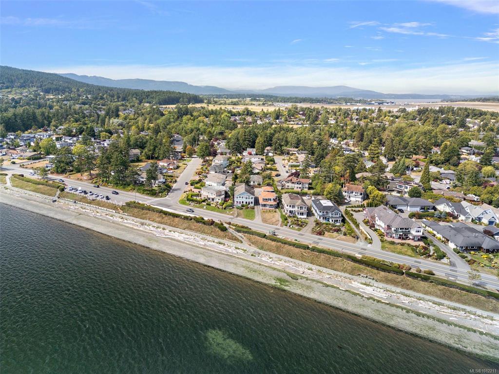 9452 Lochside Dr, 1012211, BC,