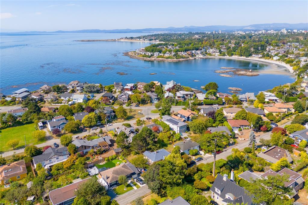 Fourth View of 2078 Quimper St, Oak Bay, BC, V8S 2H6