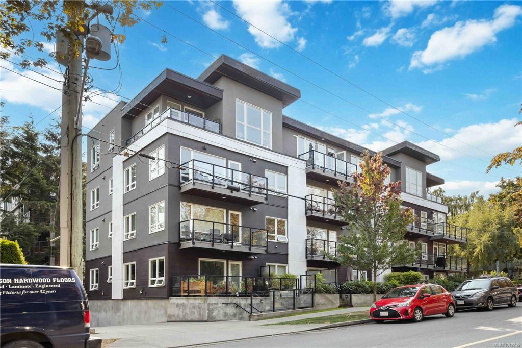 Second View of 300 Michigan St, Victoria, BC, V8V 1R5