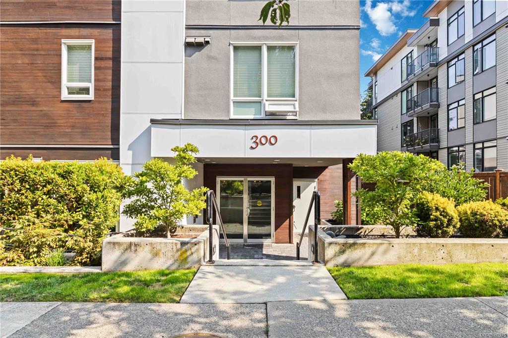 Third View of 300 Michigan St, Victoria, BC, V8V 1R5